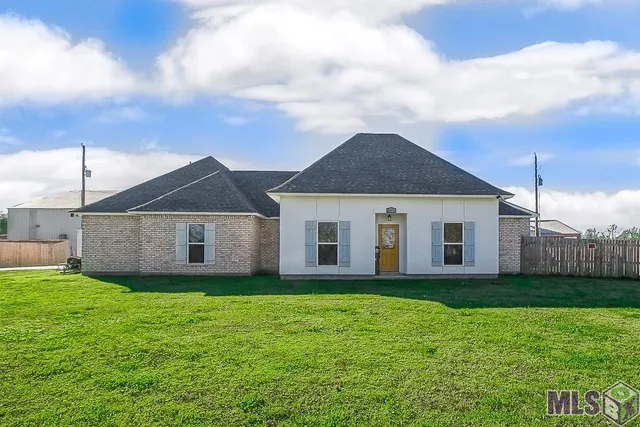 $374,900 | 1522 Lamotte Lane, Port Allen, LA 70767