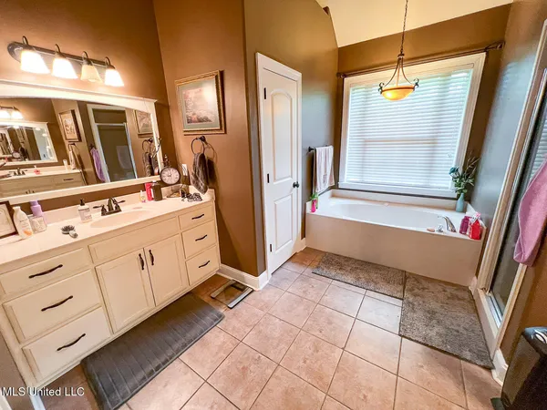 $584,500 | 7401 Michael Drive, Hernando, MS 38632