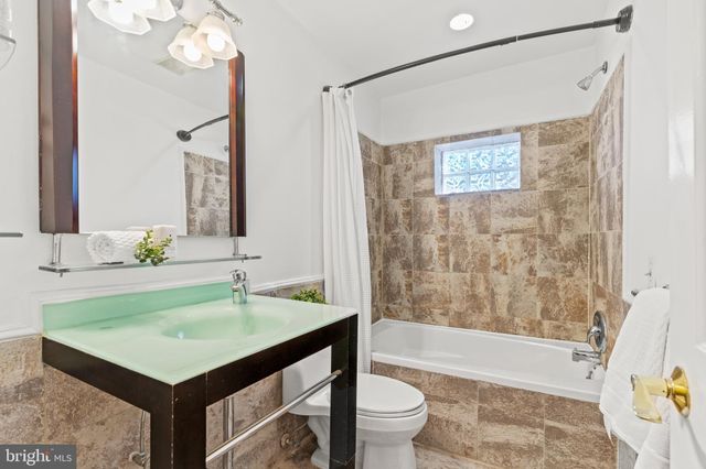 $935,000 | 611 10th Street Northeast, Washington, DC 20002