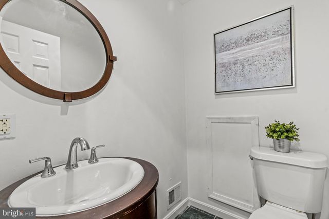 $935,000 | 611 10th Street Northeast, Washington, DC 20002