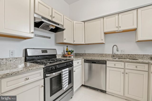 $935,000 | 611 10th Street Northeast, Washington, DC 20002