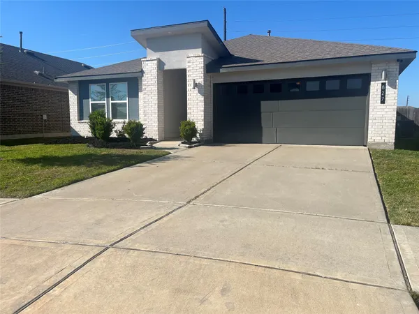 $300,000 | 827 Teal Moon Drive, Rosharon, TX 77583