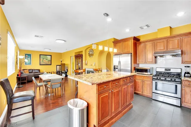 $2,680 | 9677 Casper Peak Court, Las Vegas, NV 89117