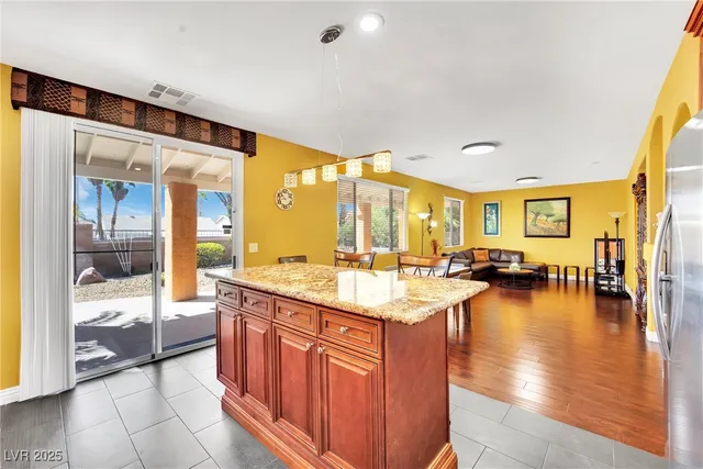 $2,680 | 9677 Casper Peak Court, Las Vegas, NV 89117