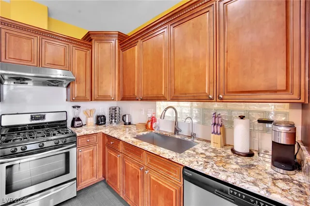 $2,680 | 9677 Casper Peak Court, Las Vegas, NV 89117