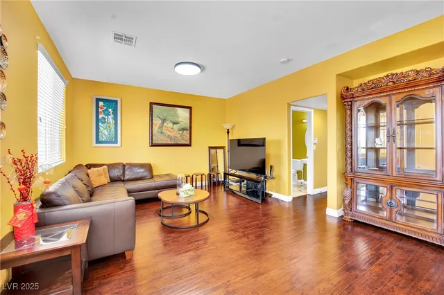 $2,680 | 9677 Casper Peak Court, Las Vegas, NV 89117