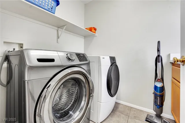 $2,680 | 9677 Casper Peak Court, Las Vegas, NV 89117