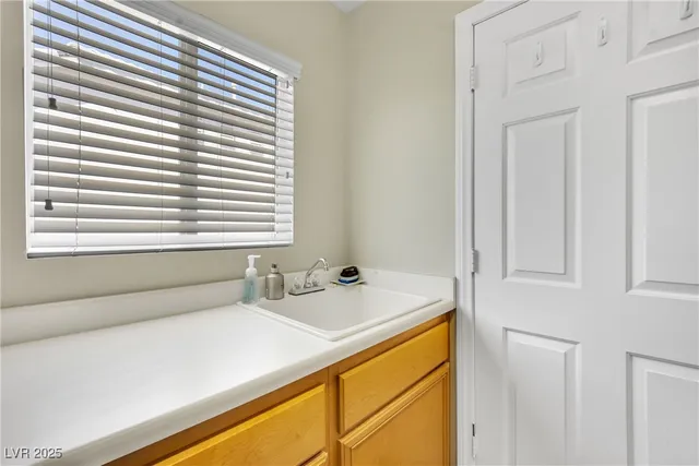 $2,680 | 9677 Casper Peak Court, Las Vegas, NV 89117