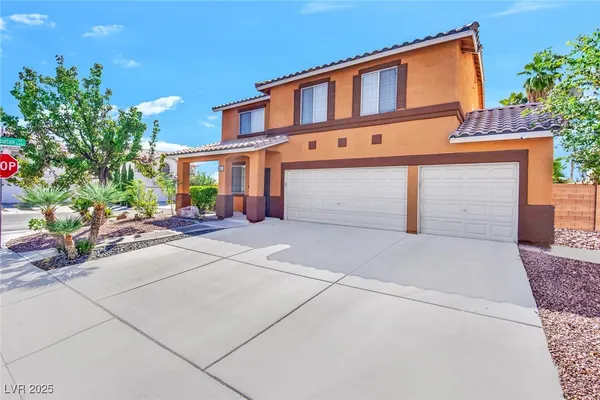 $2,680 | 9677 Casper Peak Court, Las Vegas, NV 89117