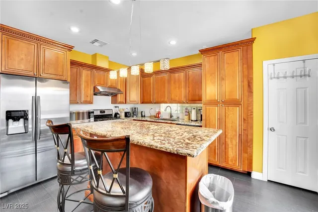 $2,680 | 9677 Casper Peak Court, Las Vegas, NV 89117