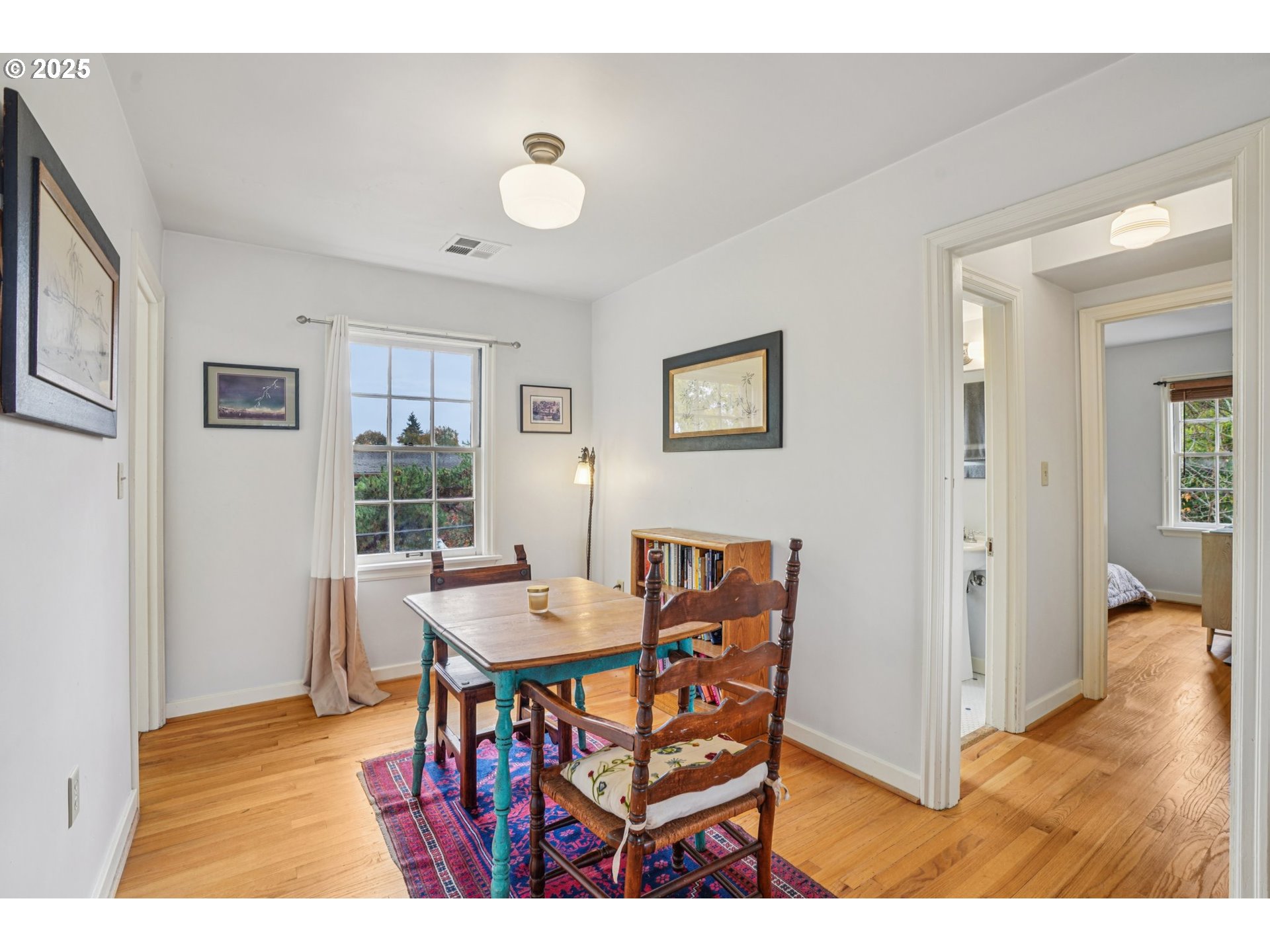 5400 Northeast 30th Avenue, Unit 304 Portland, OR 97211 - Photo 7 of 15 a view of a livingroom with furniture and a table