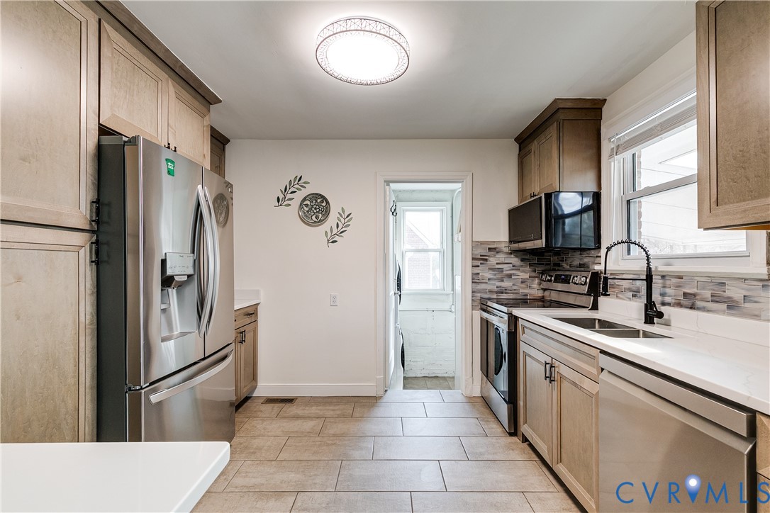 2109 Dumbarton Road Henrico, VA 23228 - Photo 13 of 36