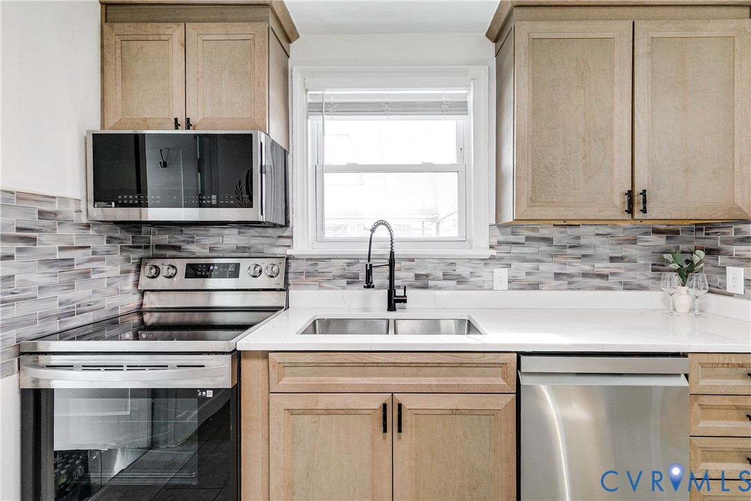 2109 Dumbarton Road Henrico, VA 23228 - Photo 14 of 36