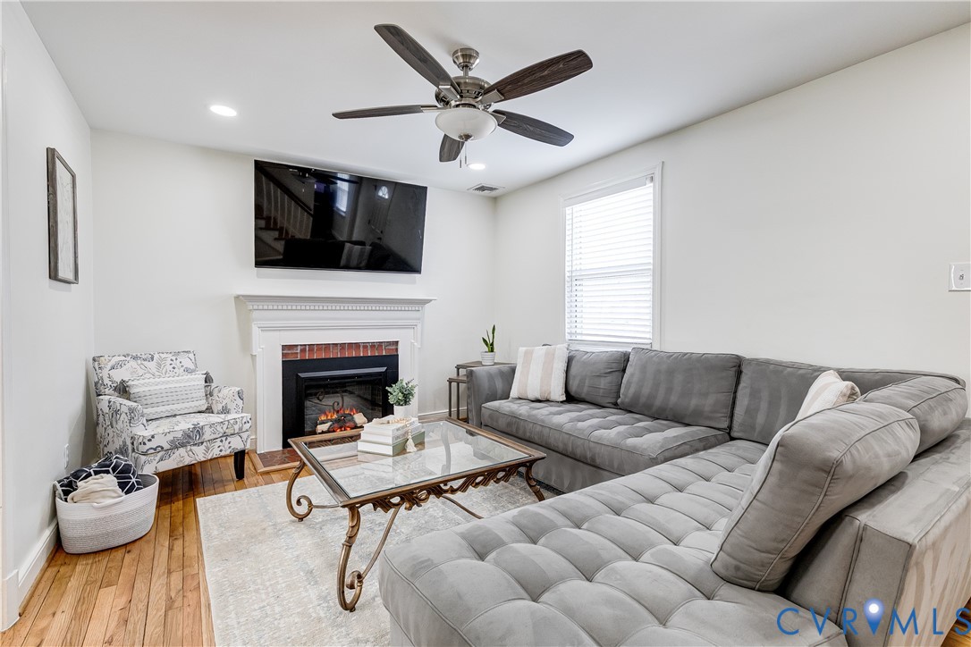 2109 Dumbarton Road Henrico, VA 23228 - Photo 5 of 36