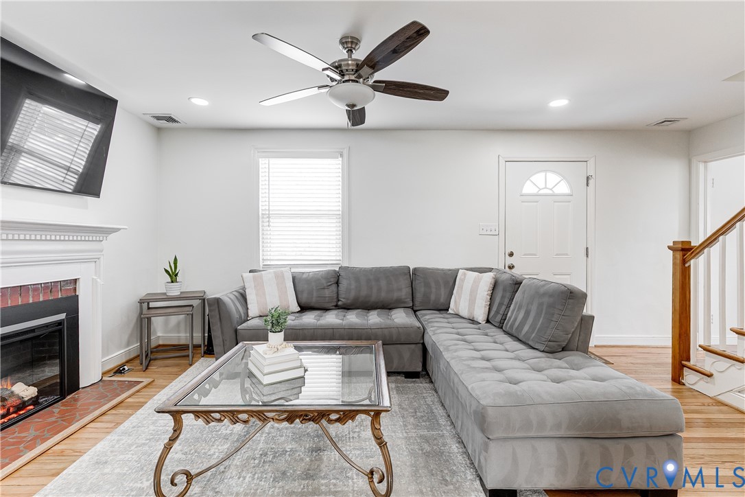 2109 Dumbarton Road Henrico, VA 23228 - Photo 6 of 36