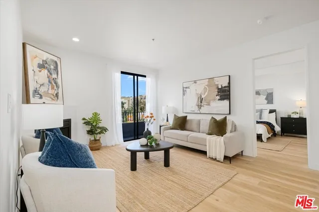$765,000 | 625 South Berendo Street, Unit 212, Los Angeles, CA 90005