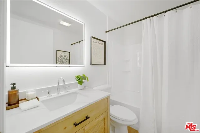 $765,000 | 625 South Berendo Street, Unit 212, Los Angeles, CA 90005