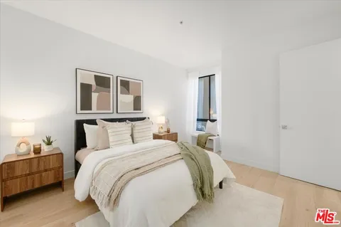 $765,000 | 625 South Berendo Street, Unit 212, Los Angeles, CA 90005