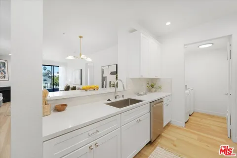 $765,000 | 625 South Berendo Street, Unit 212, Los Angeles, CA 90005