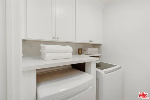 $765,000 | 625 South Berendo Street, Unit 212, Los Angeles, CA 90005