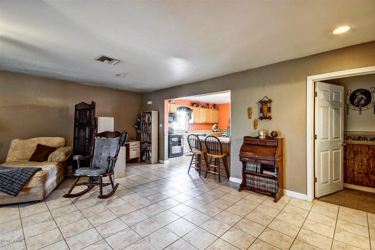 5171 South Greenfield Road Gilbert, AZ 85298 - Photo 24 of 48 29 - Opens up to the Kitchen