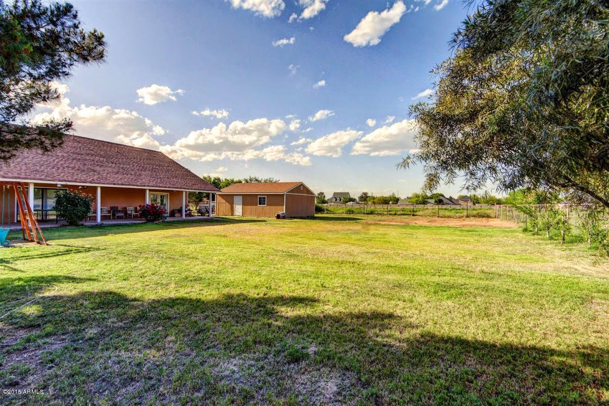 5171 South Greenfield Road Gilbert, AZ 85298 - Photo 7 of 48 7 - Huge Grass Area