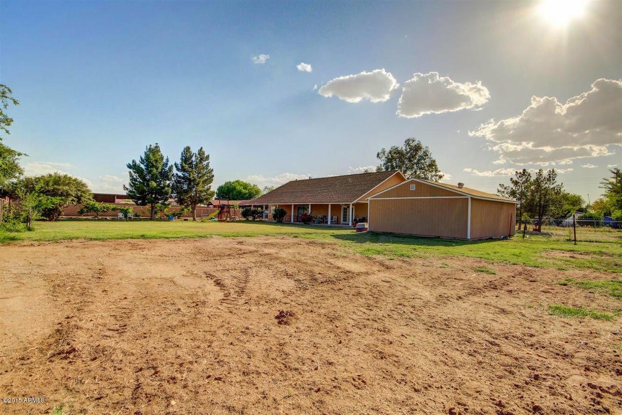 5171 South Greenfield Road Gilbert, AZ 85298 - Photo 10 of 48 10 - Room for your Toys