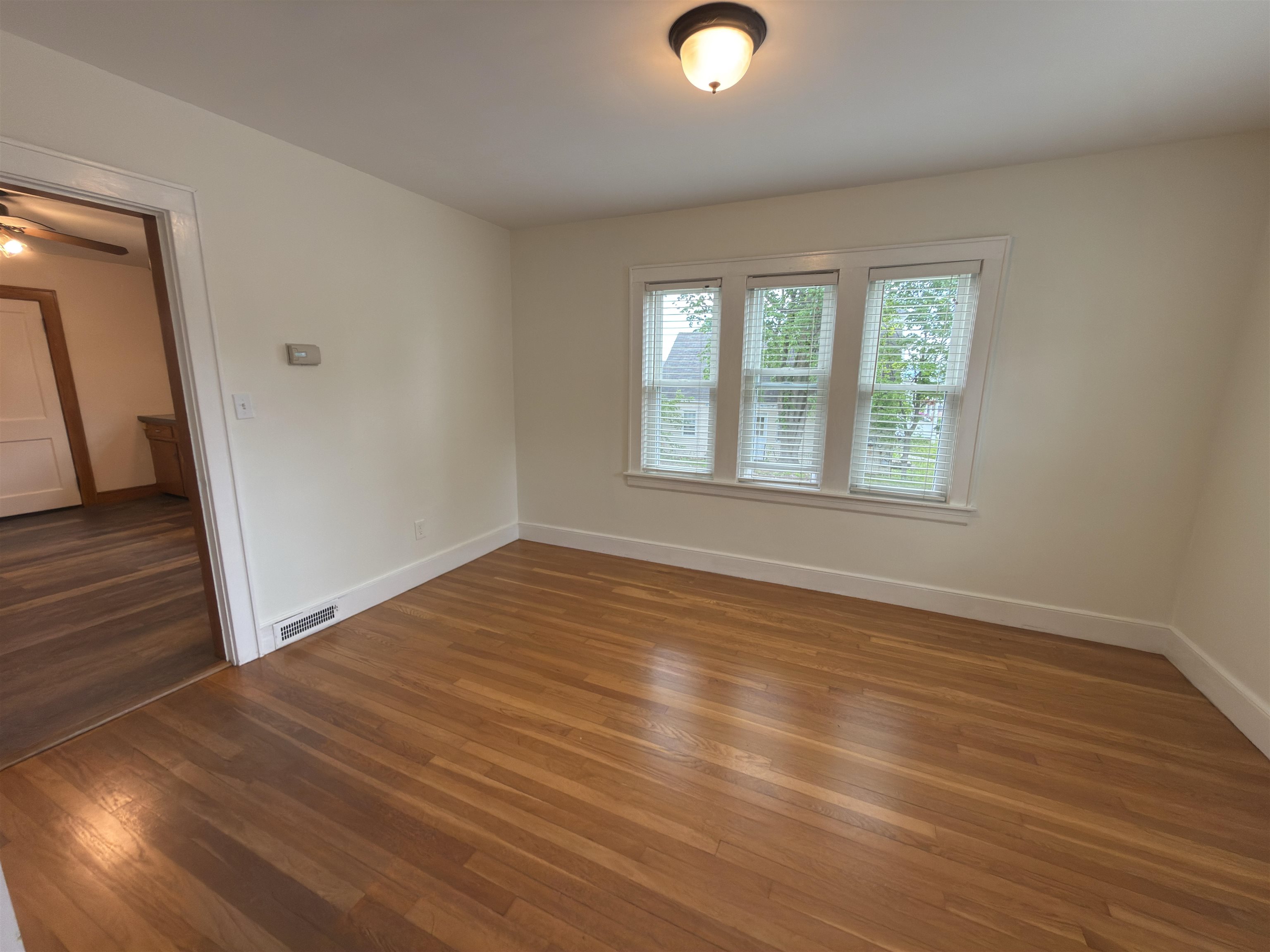 573 Spruce Street Manchester, NH 03103 - Photo 9 of 28