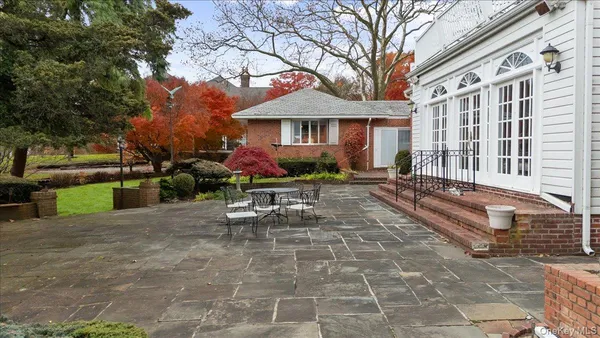 a view of a house with backyard and sitting area