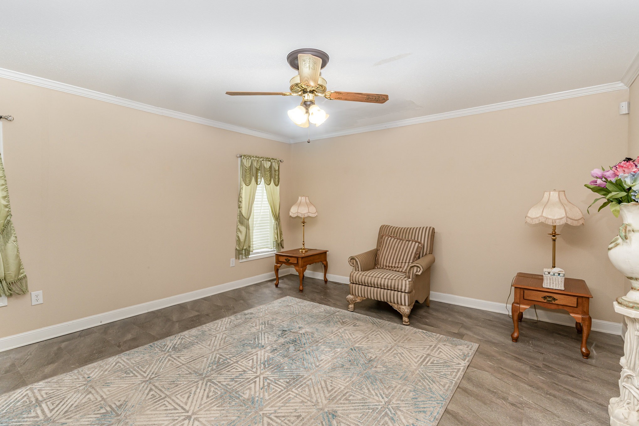 4075 Woodard Road Springfield, TN 37172 - Photo 19 of 30 a living room with furniture and a chandelier