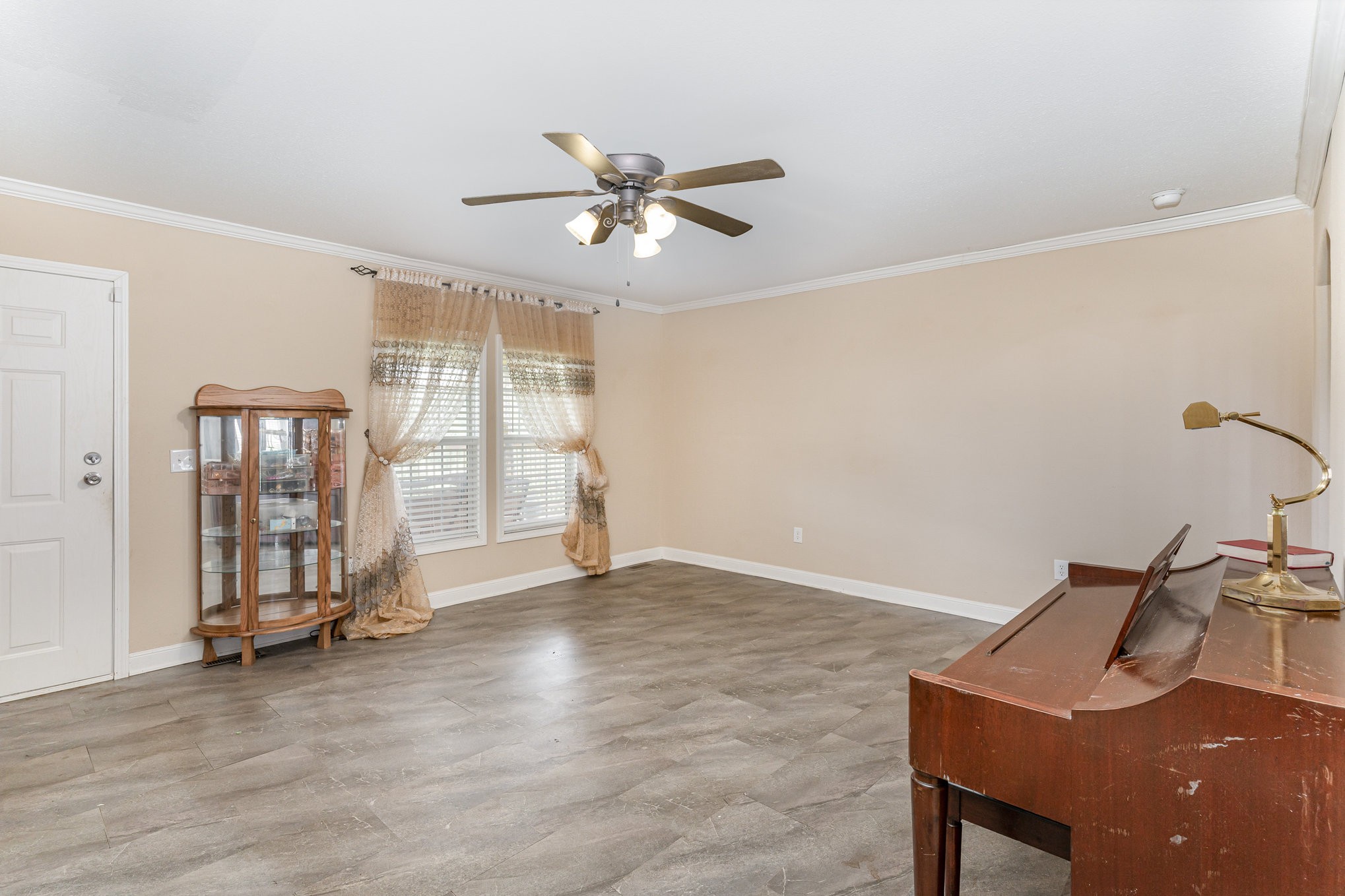 4075 Woodard Road Springfield, TN 37172 - Photo 7 of 30 a view of an empty room with a window