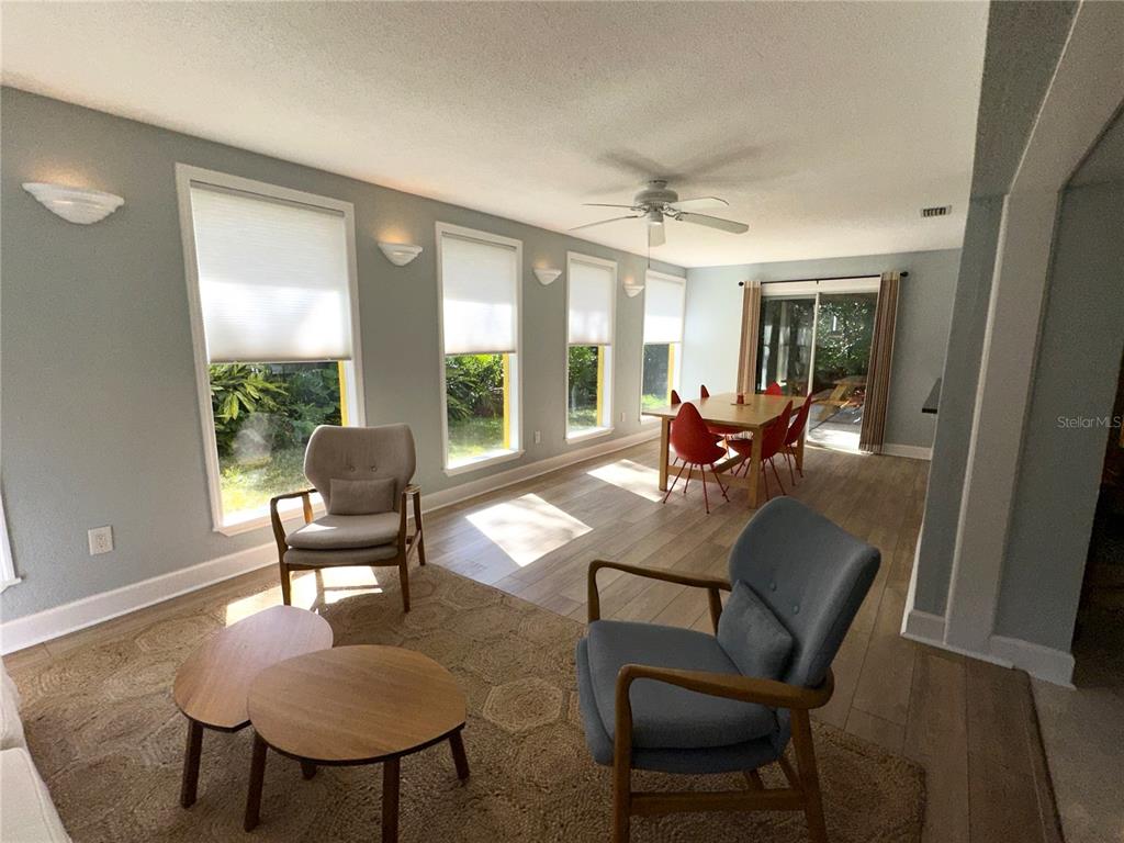1883 Riviera Circle Sarasota, FL 34232 - Photo 14 of 45 a living room with furniture and a potted plant