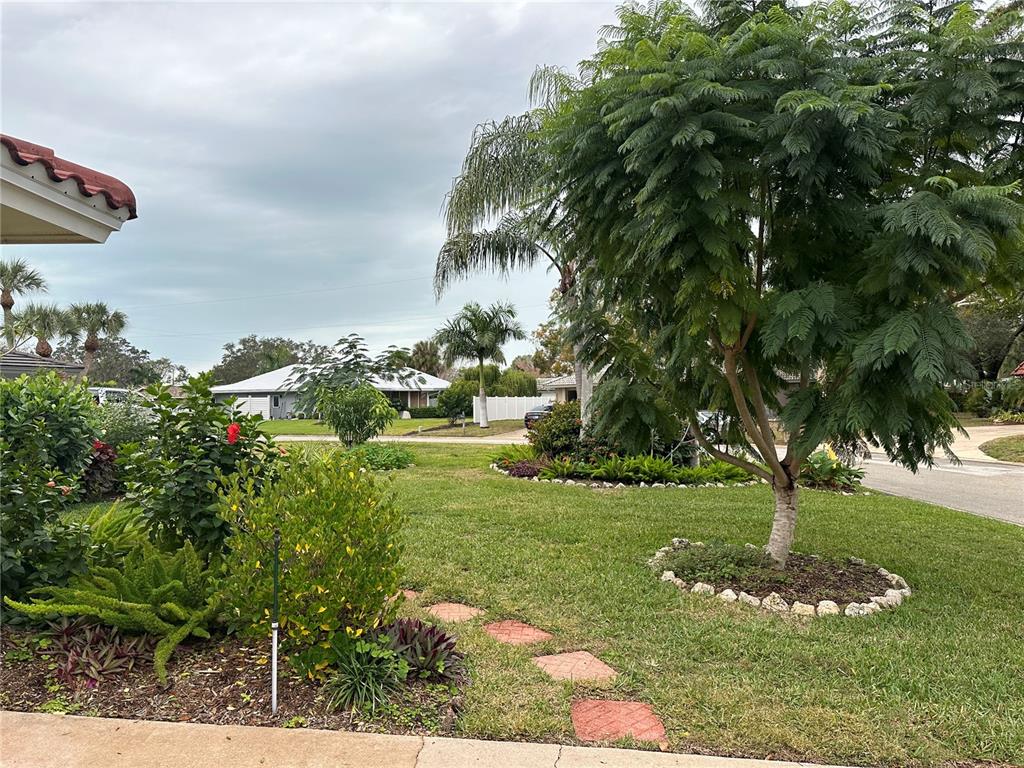 1883 Riviera Circle Sarasota, FL 34232 - Photo 39 of 45 a view of a park with large trees