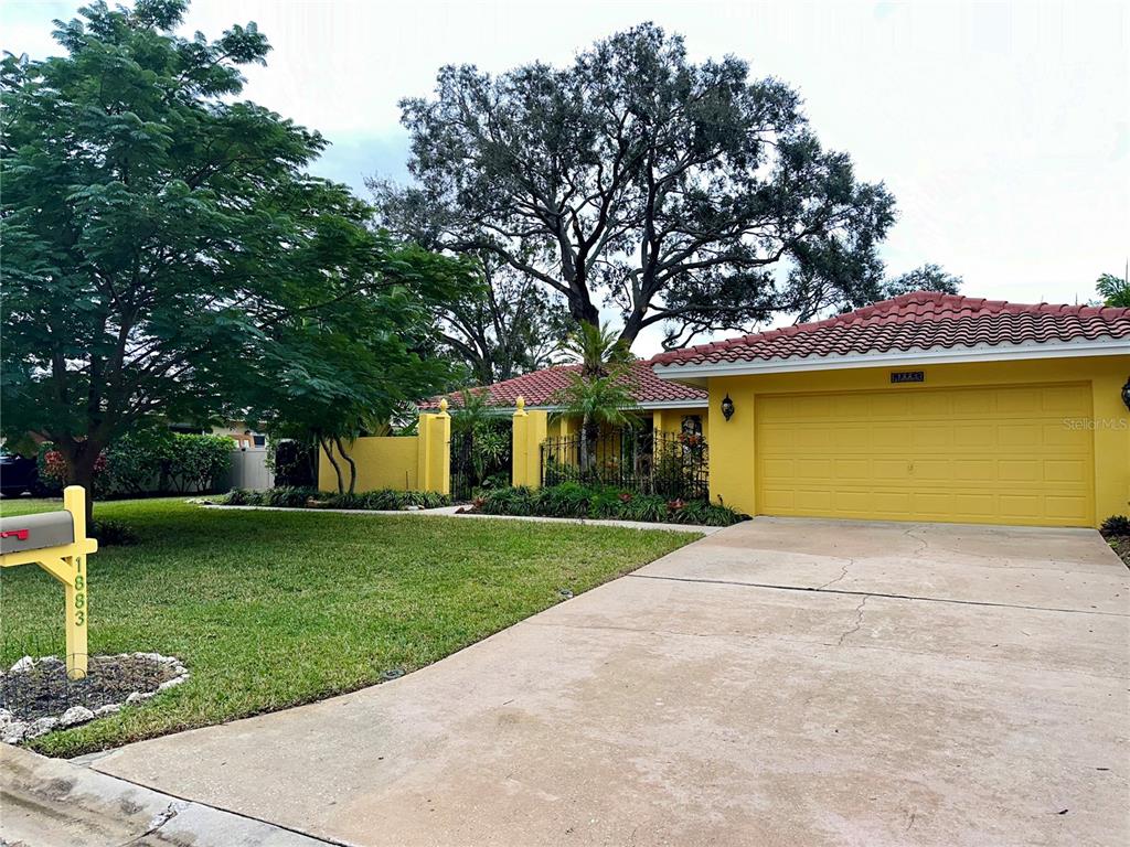 1883 Riviera Circle Sarasota, FL 34232 - Photo 45 of 45 a front view of a house with garden