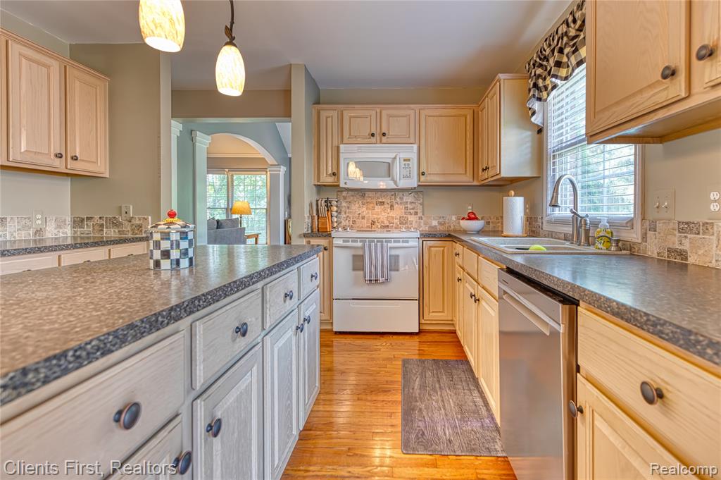 1070 Pointe Pl Court Rochester, MI 48307 - Photo 28 of 79