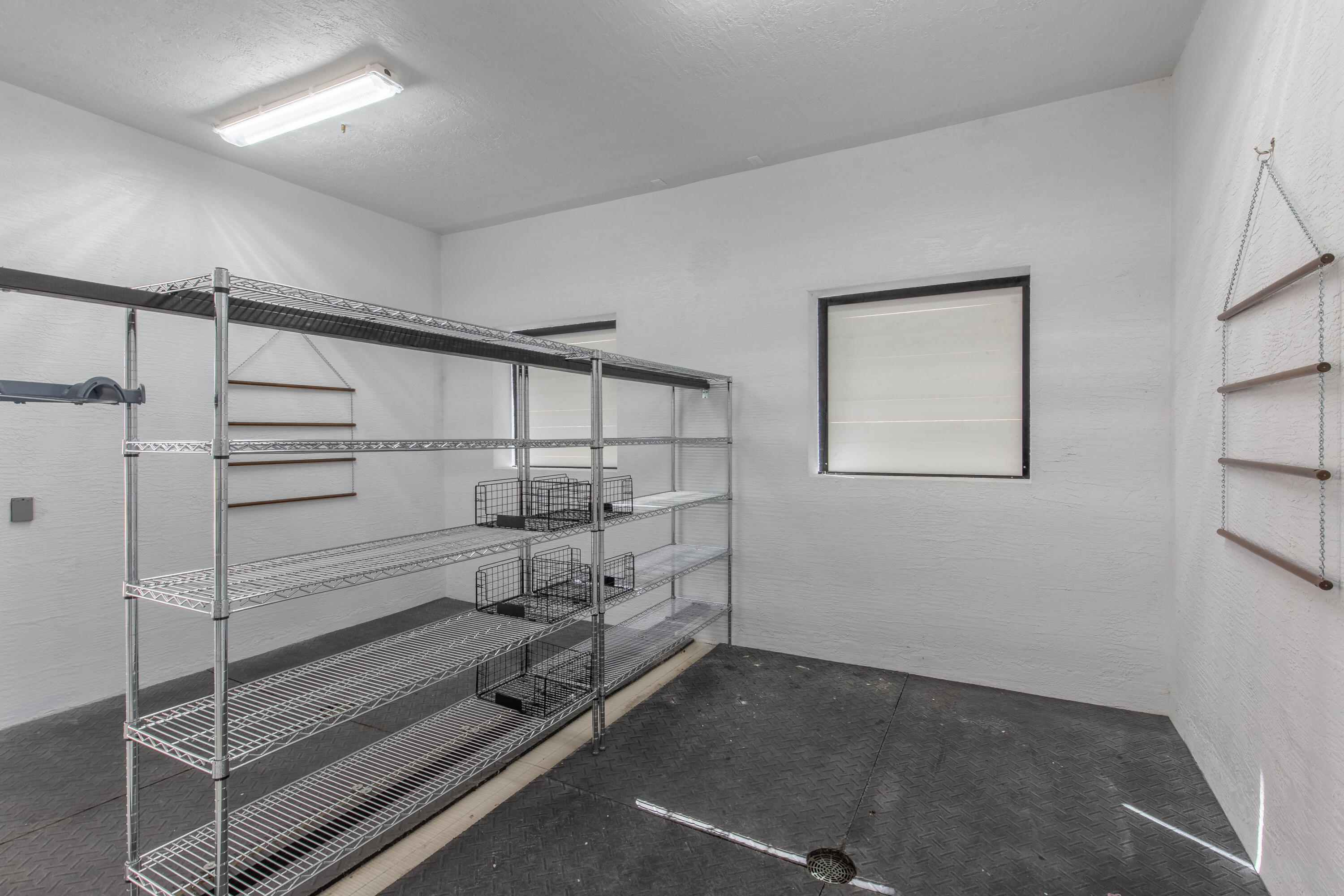 13250 Southfields Road Wellington, FL 33414 - Photo 37 of 72 Grooming Stalls
