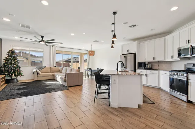 $649,900 | 2333 East Meadowview Drive, Gilbert, AZ 85298