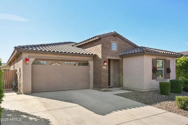 $649,900 | 2333 East Meadowview Drive, Gilbert, AZ 85298