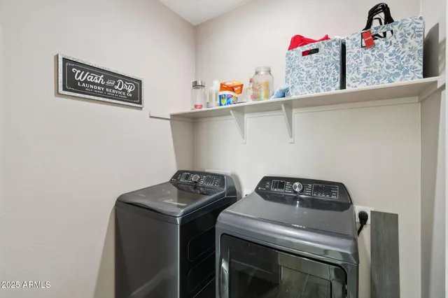 $649,900 | 2333 East Meadowview Drive, Gilbert, AZ 85298