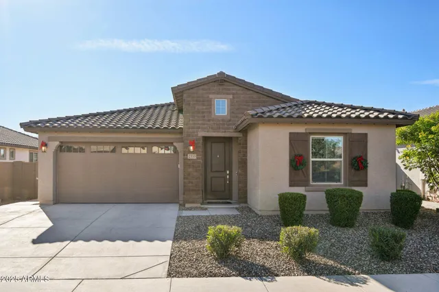$649,900 | 2333 East Meadowview Drive, Gilbert, AZ 85298