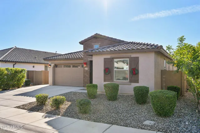 $649,900 | 2333 East Meadowview Drive, Gilbert, AZ 85298