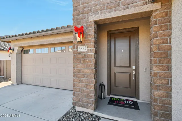 $649,900 | 2333 East Meadowview Drive, Gilbert, AZ 85298