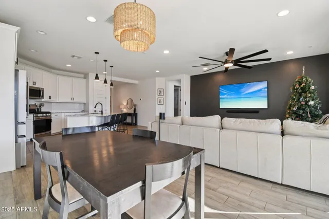 $649,900 | 2333 East Meadowview Drive, Gilbert, AZ 85298