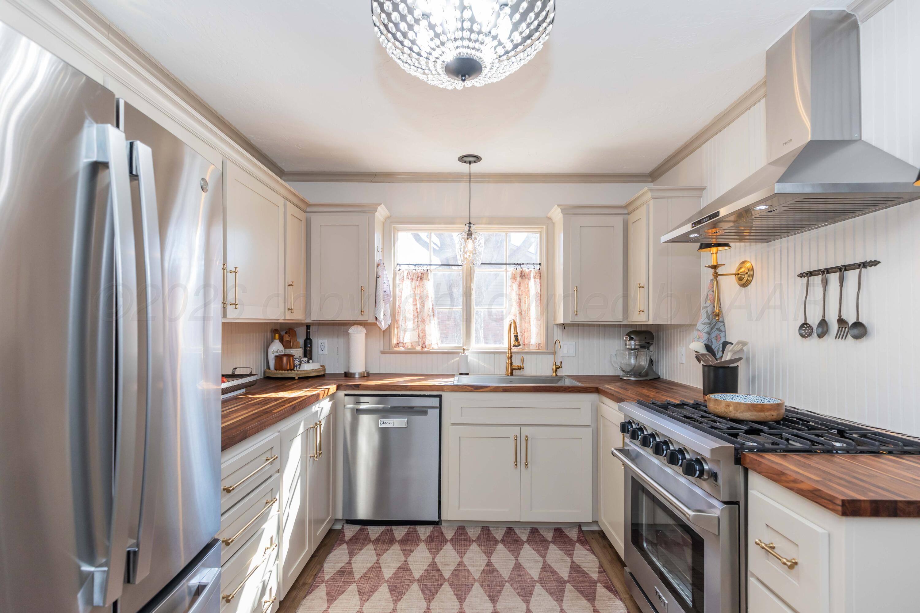 6308 Jameson Road Amarillo, TX 79106 - Photo 12 of 43 KITCHEN VIEW 2