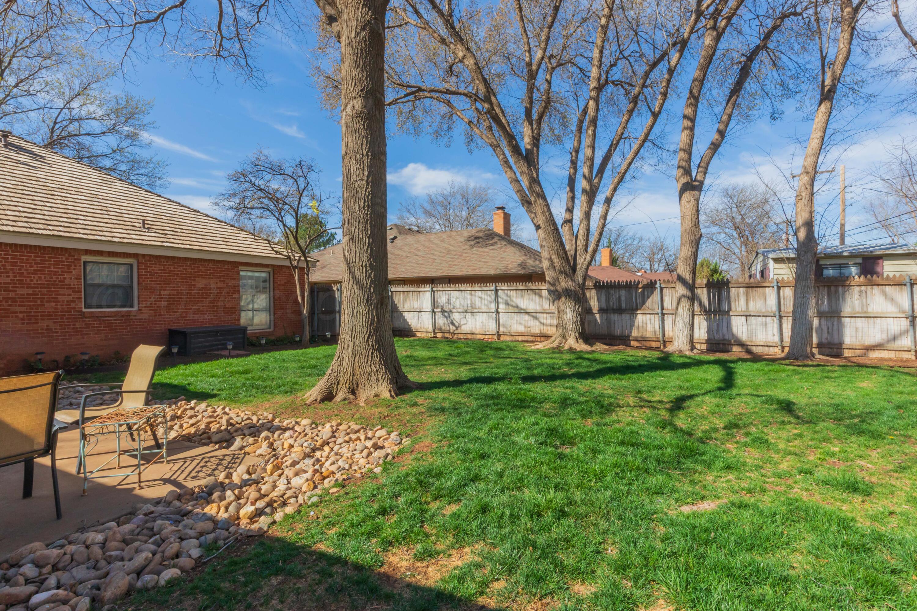 6308 Jameson Road Amarillo, TX 79106 - Photo 40 of 43 a view of backyard with table and chairs and a large tree