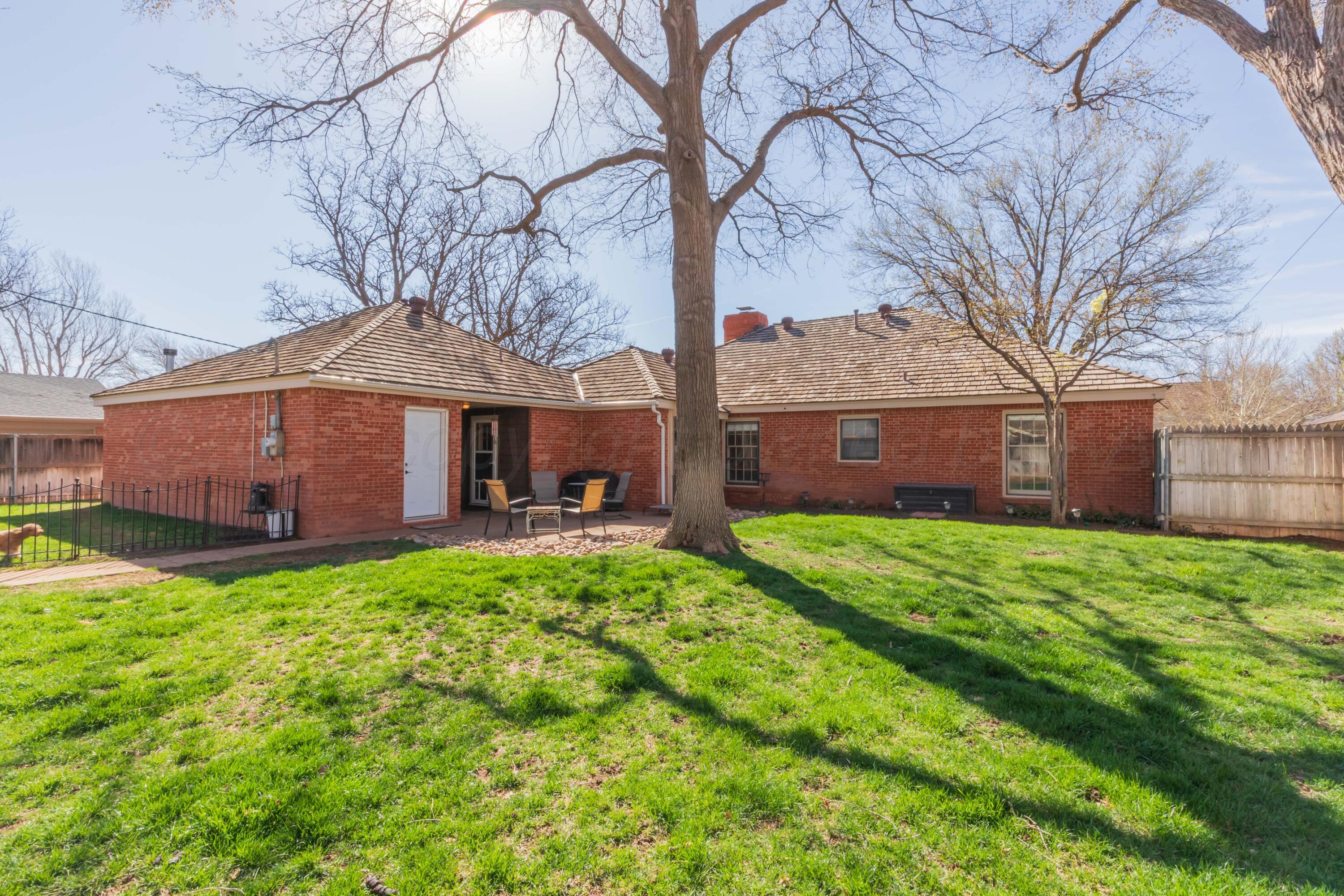 6308 Jameson Road Amarillo, TX 79106 - Photo 43 of 43 a view of a house with backyard