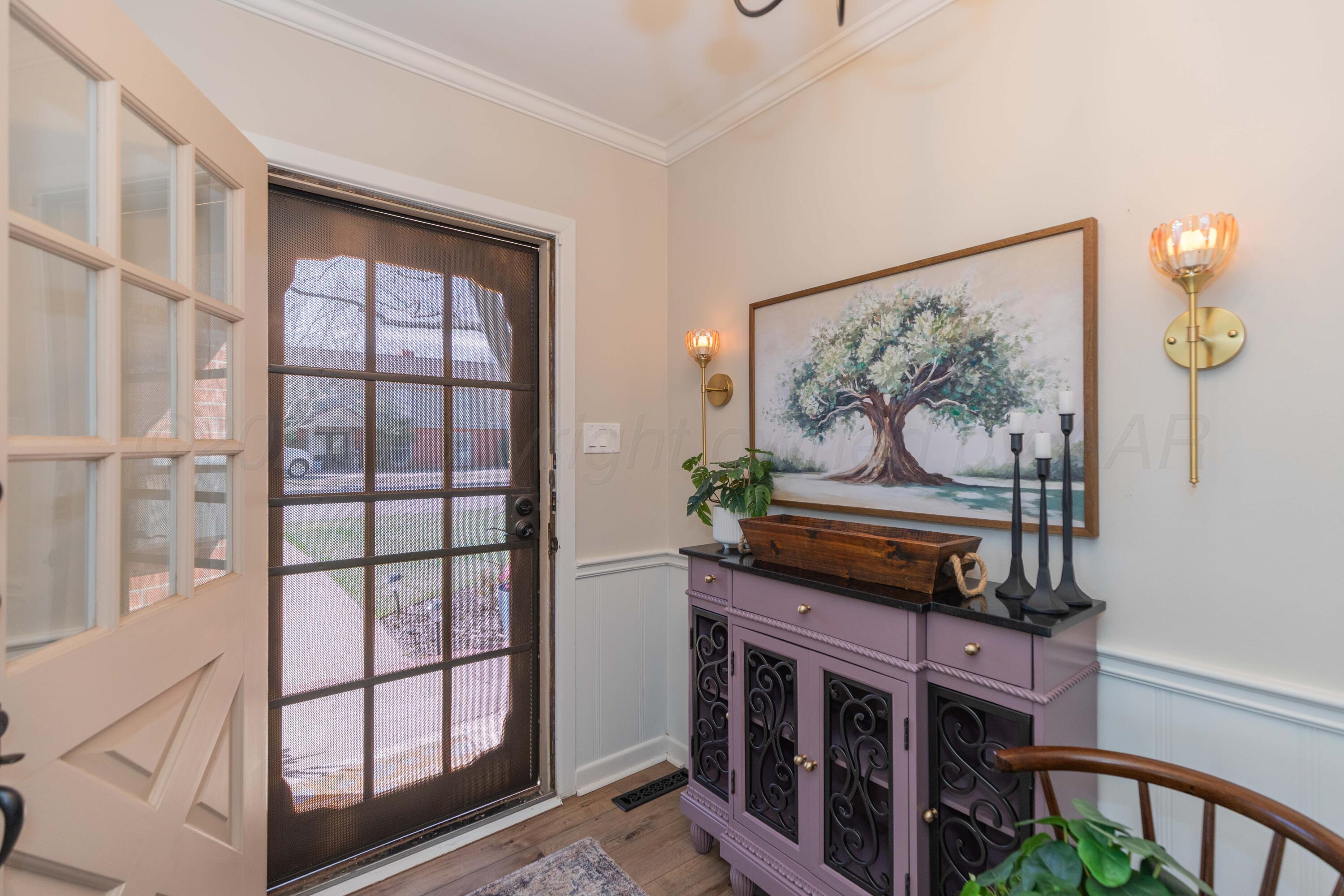 6308 Jameson Road Amarillo, TX 79106 - Photo 5 of 43 a living room with furniture and a window