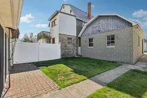 a view of white house