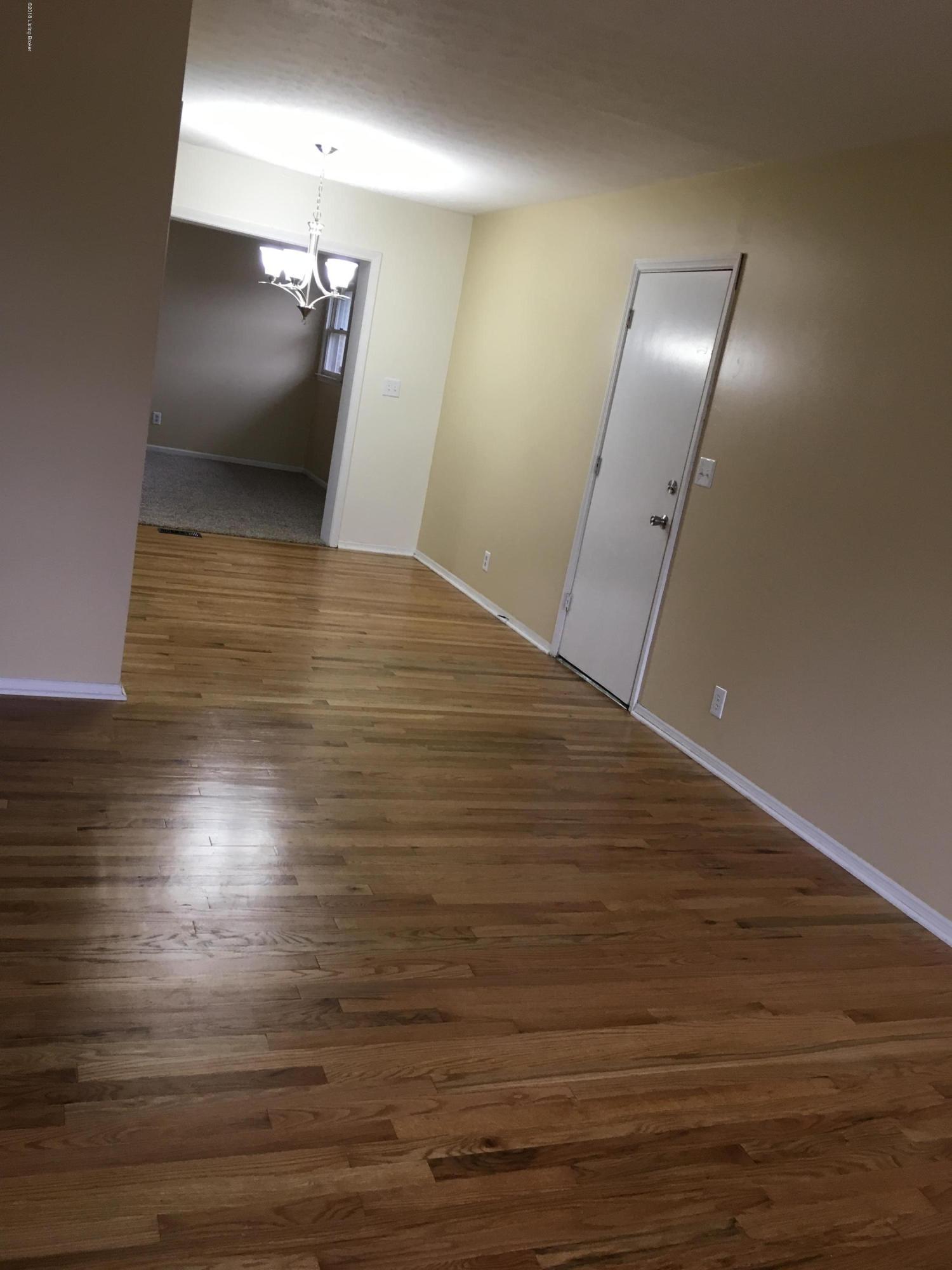 5206 Red Leaf Road Louisville, KY 40218 - Photo 4 of 25 2DFBFA94-6C14-4FCB-AE2D-7250AF141120