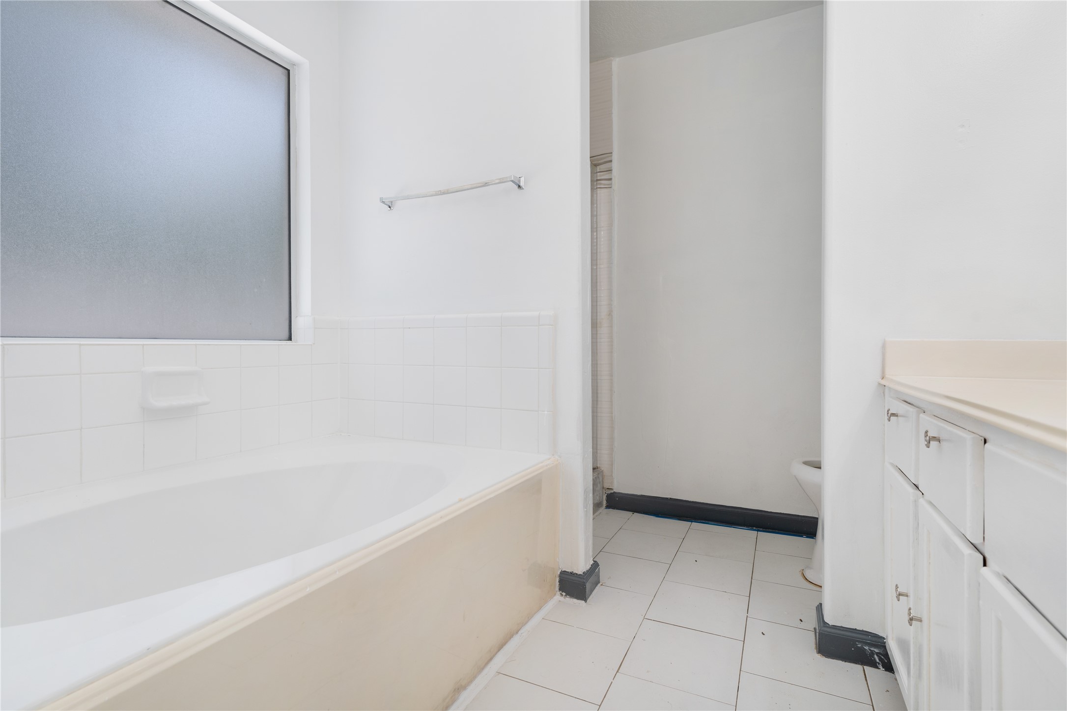 19431 River Bottom Road Katy, TX 77449 - Photo 7 of 12 a bathroom with a bathtub